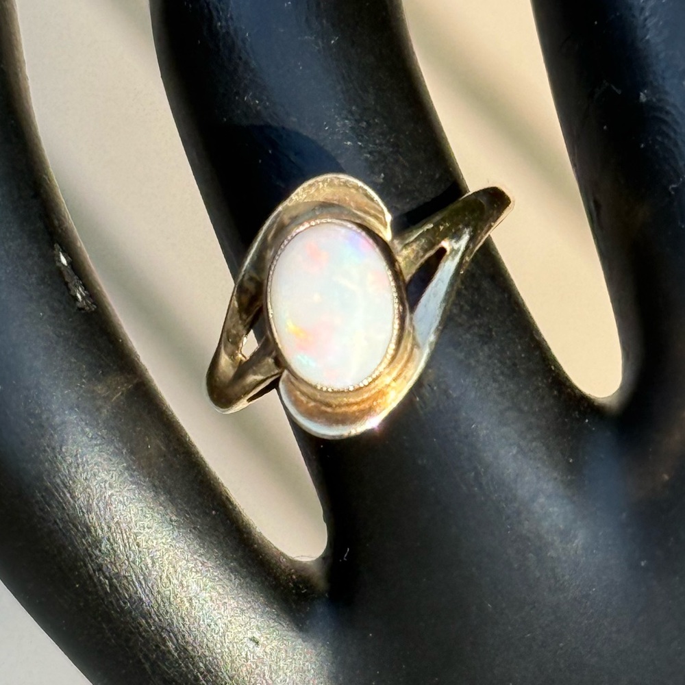 Vintage 10k Yellow Gold-Filled Opal Ring - Picture 11 of 11